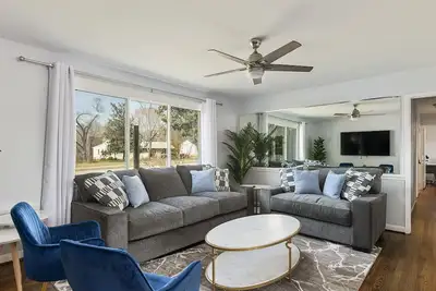 Image de Modern Bungalow | Game Room | Fire Pit | Grill