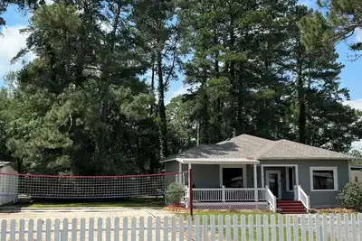 Image de Train Depot_3 Br Home w/ Pool, Sand Volleyball and Pool Table