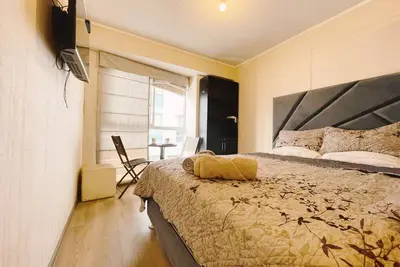 Image de Spacious private room with private bathroom and Tv