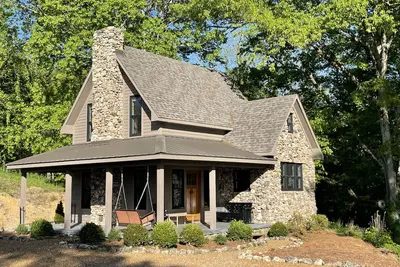 Image de Gate Cottage, private getaway in a stylish new home\nw/views, hiking and a creek.