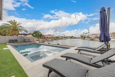 Image de New! Luxury Lakefront Home w\/ Heated Pool and Spa