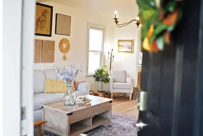 Image de Cozy Cottage in East Peoria!