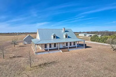 Image de 8 Mi to White Rock Lake: Spacious Krum Home