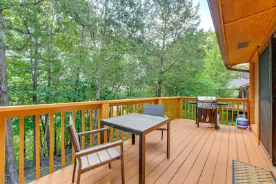Image de Lake Views: Table Rock Lake Retreat w/ Fenced Yard