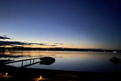 Image de Lake/beach front property with kayaks, pedal boat, & row boat, near Tawas Bay