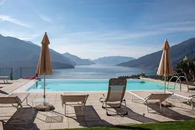 Image de \"Residence CaFelicita – Lake-view apartments, infinity pool & jacuzzi to relax! \"