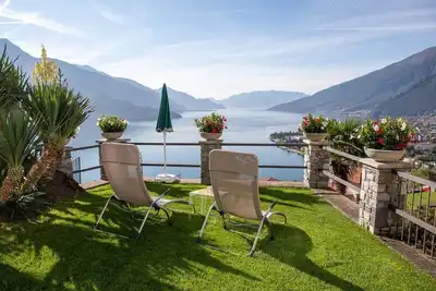 Image de \"Residence CaFelicita – Lake-view apartments, infinity pool & jacuzzi to relax! \"