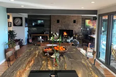 Image de North Evergreen - Modern unique mountain home