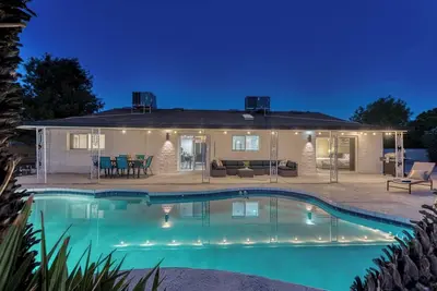 Image de Splendid 5 Bedroom home with Private Heated Pool!