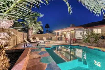 Image de Fun desert getaway with Private Free heated Pool!