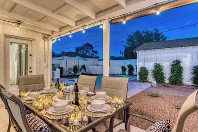 Image de Mid-Century Modern Charmer with Free heated pool!