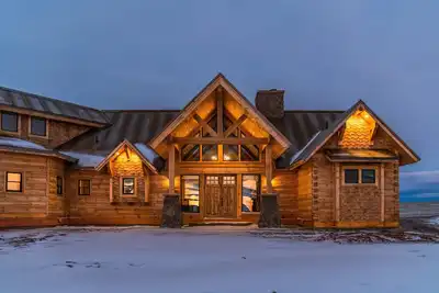 Image de Brand New Cabin with Hot Tub on 800-acre Guest Ranch