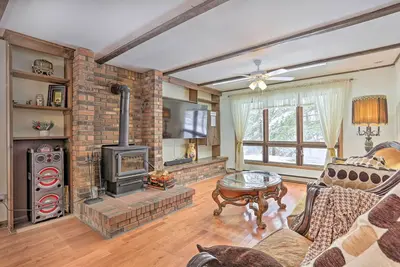 Image de Large Greeley House w/ 2 Game Rooms + Yard!