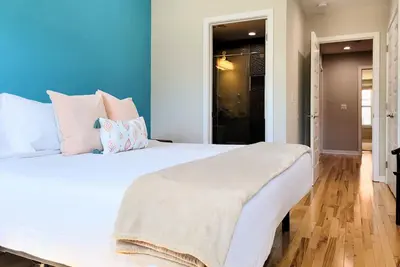 2-Bedroom Eager Park Rowhome w/Parking