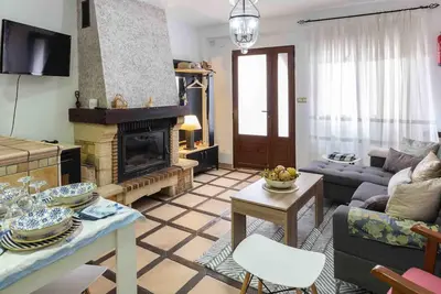 Image de Maison avec trois pièces, cheminée et terrasse