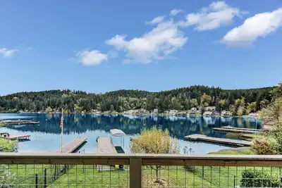 Image de Stunning Summit Lake Home! Hot tub and Kayaks!