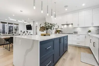 Image de Beautiful multi bedroom townhouse, next to channel and short walk to beach