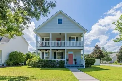 Image de Golf Cart! Remodeled home near Old Town, Xbox!