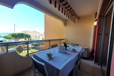 Image de Port Fréjus Est limite Fréjus Plage Le Capitole T2 35m2 Climatisé Balcon vue Mer Wifi Parking 4 Personnes