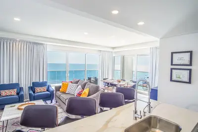 Image de Beautiful 2 Bedroom Condominium fully equipped at the New Encantame Towers Verano 805