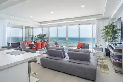 Image de Sublime 3 bedroom condo Encantame Towers Verano 801
