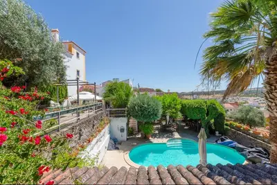 Image de Fabulous country house with pool set in historical town