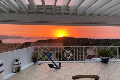 Image de Maison romantique avec splendide vue mer et Olivier millénaire