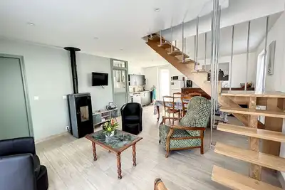 Image de Maison rénovée 3 chambres, proche mer, jardinet équipé, centre-ville