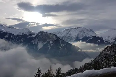 Image de grand studio 4 personnes avec balcon au pied des pistes