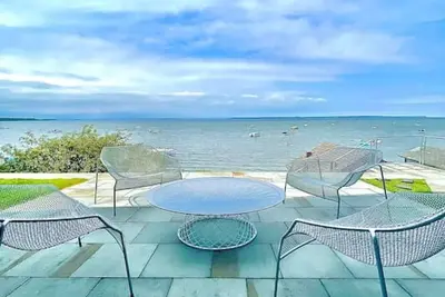 Image de Chic Modern Lake Getaway!