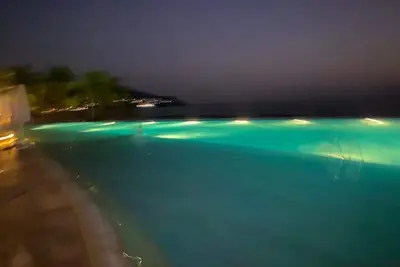 Image de Spectacular Beachfront, 16th floor, 2 bed, 2 bath, Newly renovated condo