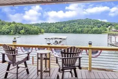 Image de Enjoy breathtaking lake views from the comfort of your own private deck.