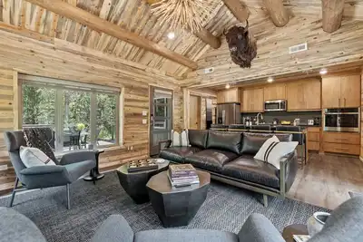 Image de Lpjh | Seasonal Therapy | Secluded Escape in the Heart of Teton National Park