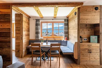 Image de Appartement \"Rodererhof Lajen Apt Raschötz\" avec vue sur les montagnes, balcon et Wi-Fi.