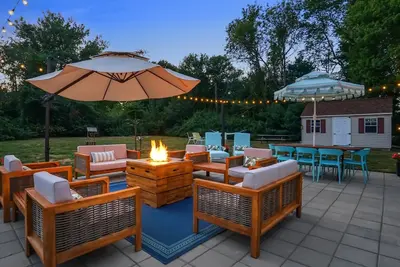 Image de Hot Tub & Big Yard, Short Drive to Beaches & Newport. Close to Narragansett, Ri.