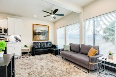 Image de Vibrant orange retreat with an enclosed yard, grill, and ocean views - dogs ok