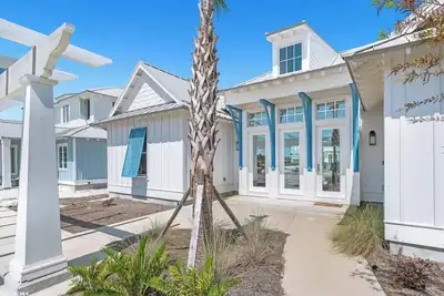 Image de Modern Beach Home w/ access to Pool+Hottub+Gym+Activities