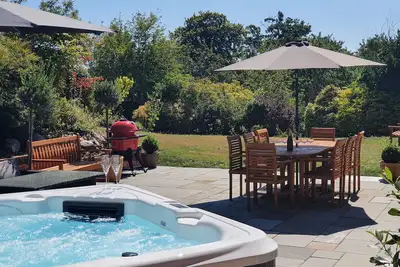 Image de Stunning Large 5 Bed House, Hot Tub, Views!