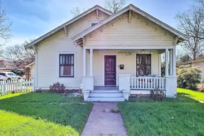 Image de Georgetown Vacation Rental Close to Town Square!