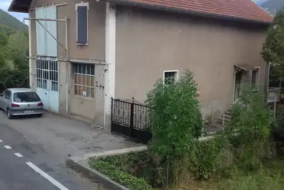 Image de maison chaleureuse de caractère ancienne forge du village, de belles randonnées.