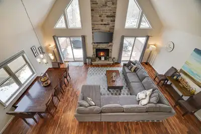 Image de Lake House in the Summer, Ski Chalet in the Winter, Pet Friendly!