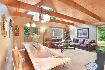 Image de Mount Rainier Vacation Home with A. C. Wraparound Deck and Bbq