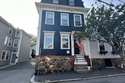 Image de Elegant condo in Marblehead's Historic district, steps to the harbor.