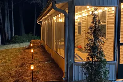 Image de Just 16 miles from Clemson & 12 miles from downtown Greenville.