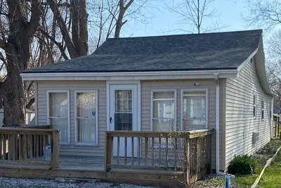 Image de Spring Getaway! Comfortable 2br cozy cottage just a few steps from Sandusky Bay!