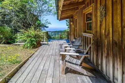 Image de Cozy Redwoods Cabin with Ocean Views (+Hot Tub)