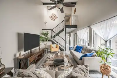 Image de 4br Family Townhome W/ Cozy Patio