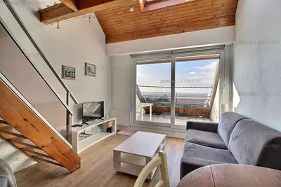 Image de Annonce de professionnel - Studio avec mezzanine proche de la mer