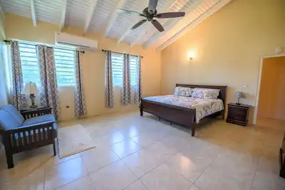 Image de Cozy property near Sandy Point Beach