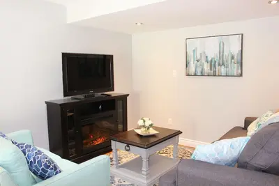 Image de 2-Bedroom basement suite with a separate entrance